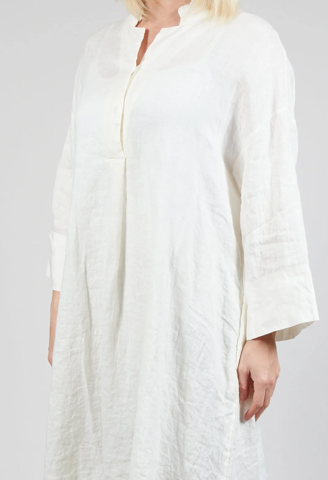 Dali L Tunic In Mandorla