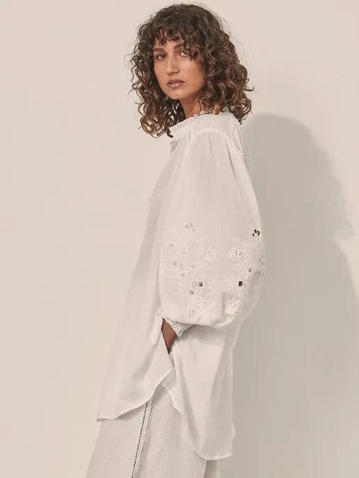 Kivari      KIVARI - Amber Embroidered Tunic (White)