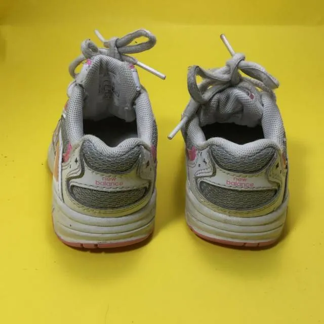 NEW BALANCE kid girl's fashion running walking mesh shoe...