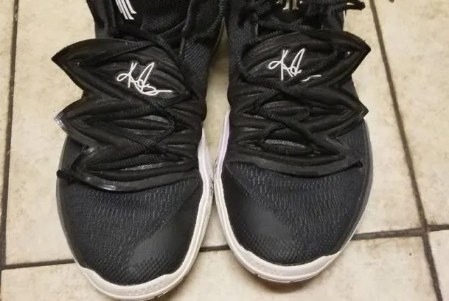 Nike Kyrie 5 Black Magic