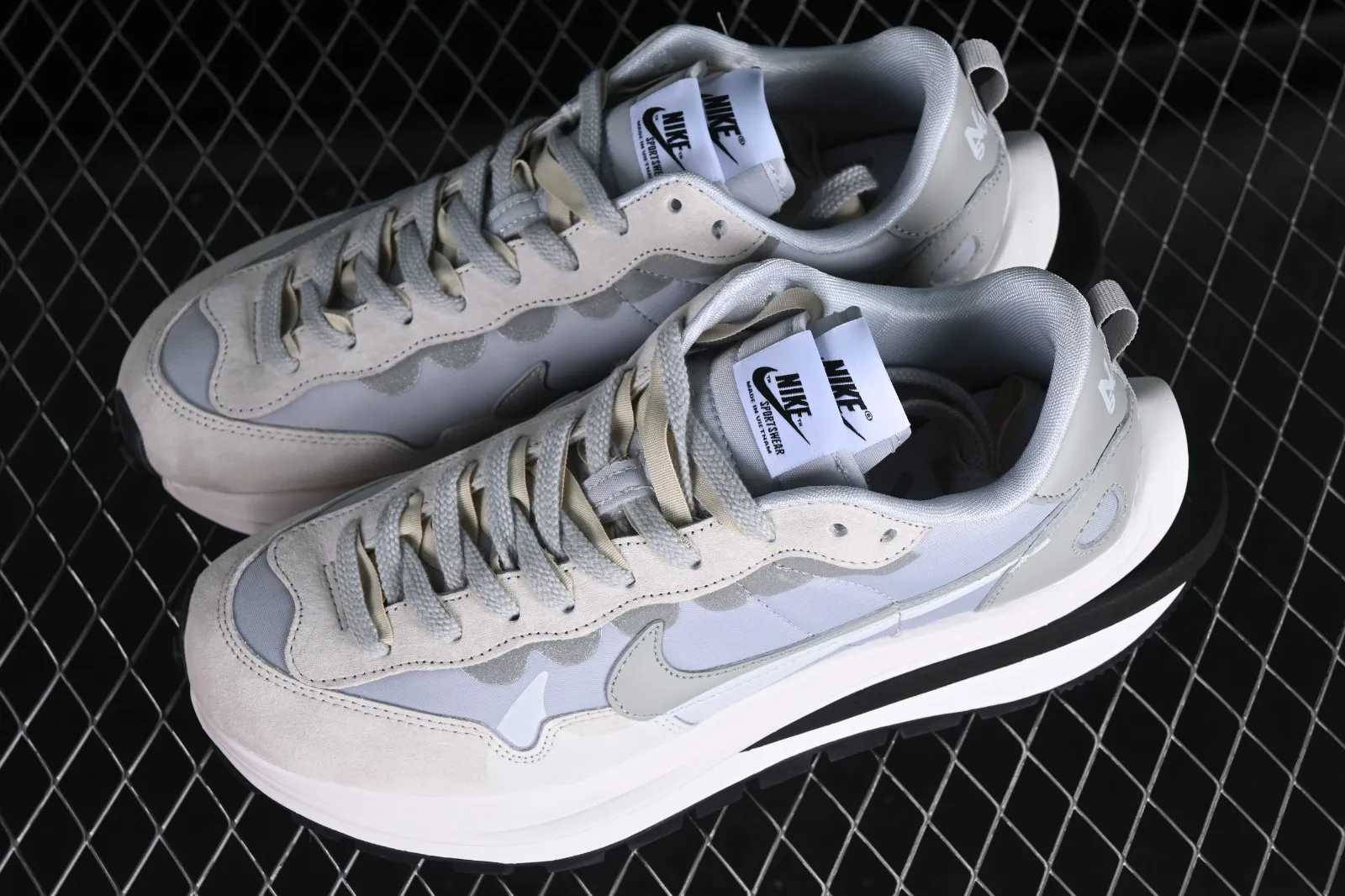 Nike Vapor Waffle Sacai Sail White Grey Black DD1875-108