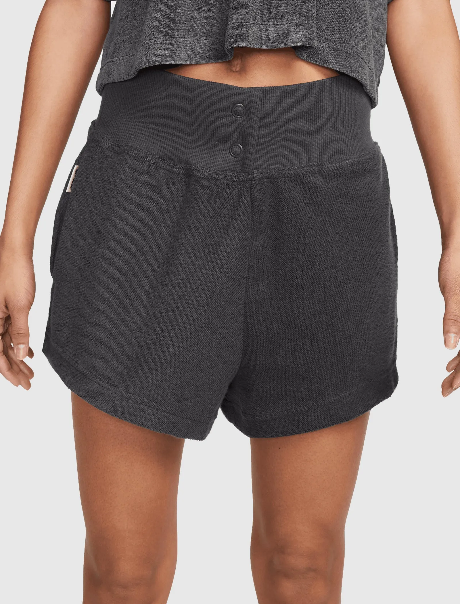 NIKE WOMEN'S HIGH-WAISTED FLEECE SHORT   BLACK