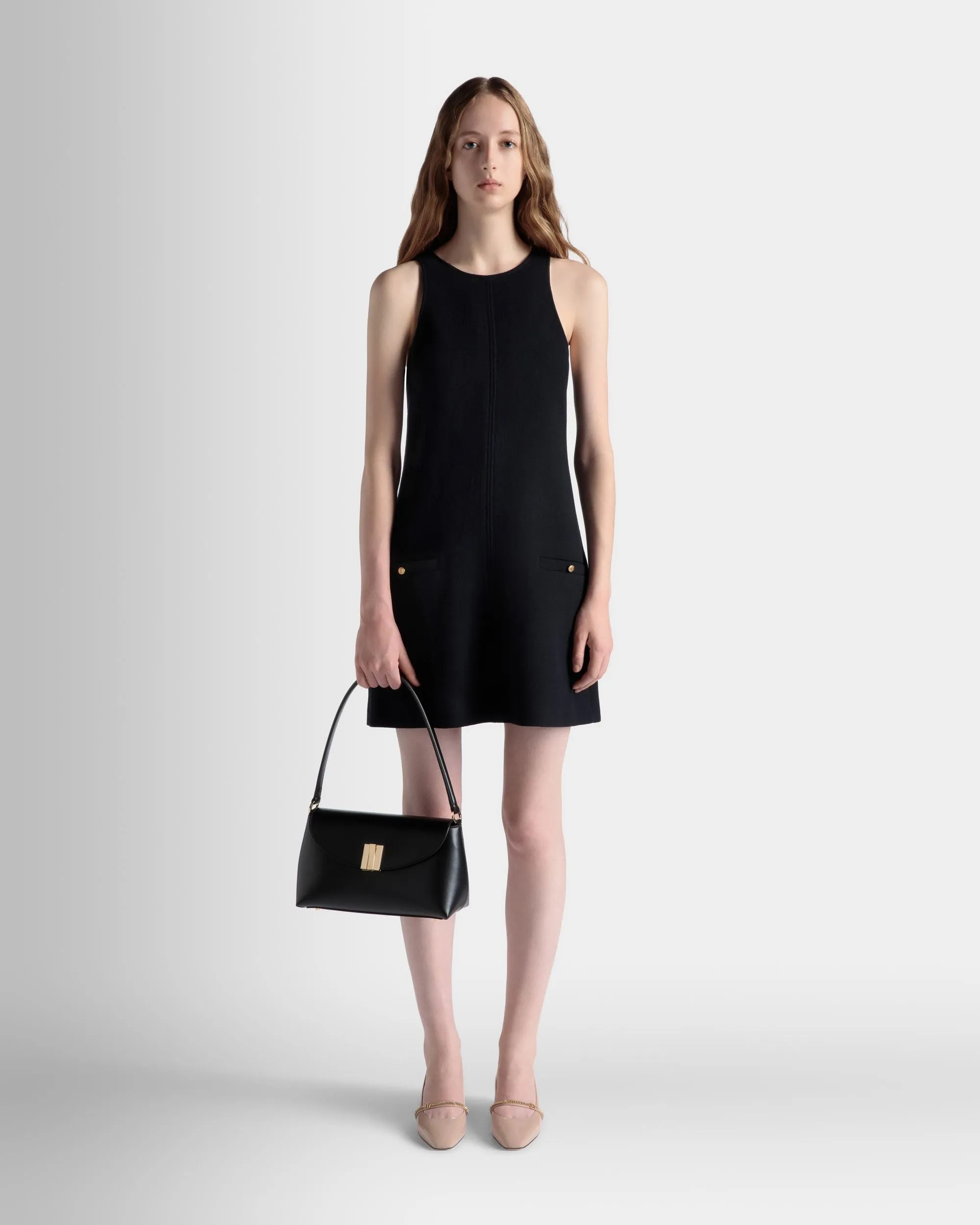 Ollam Small Top Handle Bag In Black Leather 