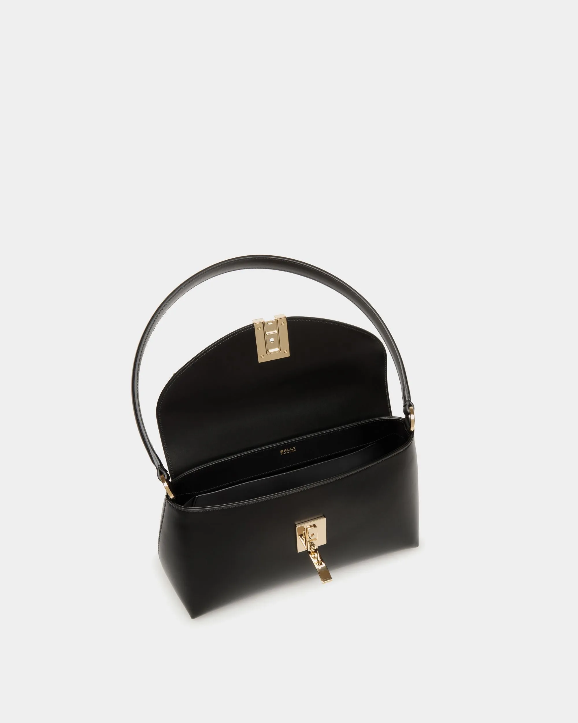 Ollam Small Top Handle Bag In Black Leather 